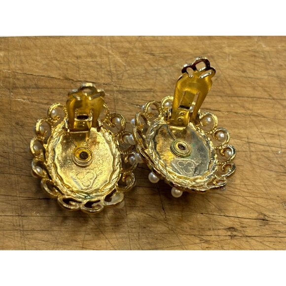 Vintage Faux pearl & Coral Clip-On Earrings & Brooch Set - Picture 6 of 8